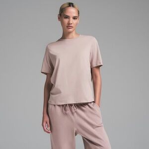 SKIMS Relaxed Fit Tee in Fawn